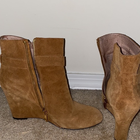 Vince Camuto Wedge Leather Tan Booties - Picture 4 of 6